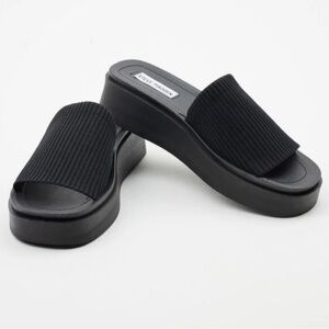 Steve Madden Balanced Wedge Sandal - Black